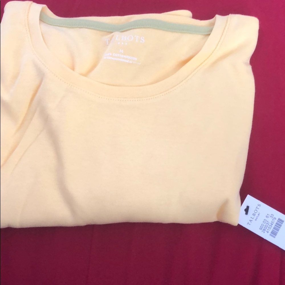 Yellow short sleeve shirt
